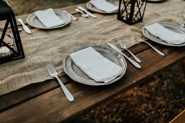 dekoracje boho na stół weselny