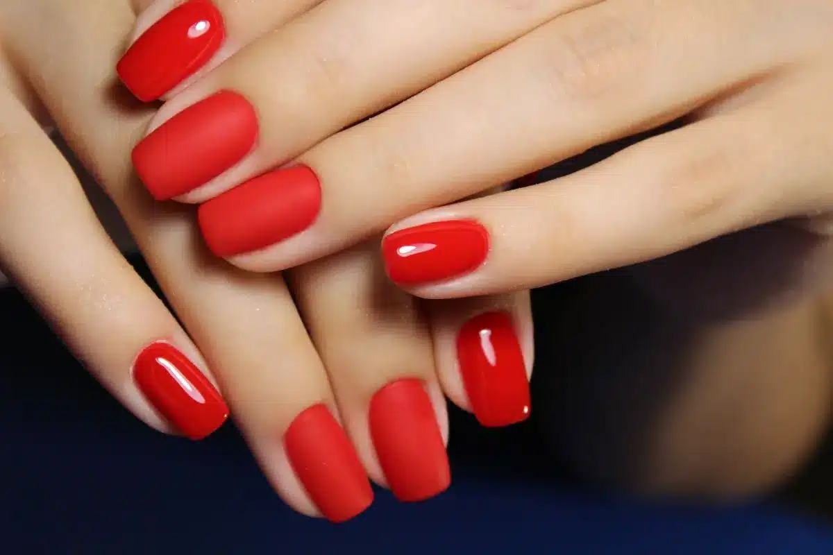 Czerwone Paznokcie na Wesele 2026 - 10 Modnych Inspiracji 13 czerwone paznokcie