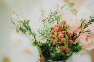 Wiosenny bukiet ślubny 2025